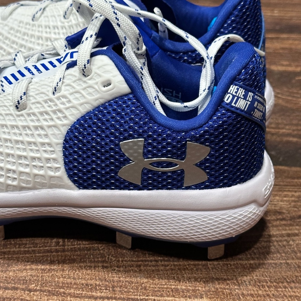 Under Armour Women's Glyde 2.0‎ MT Metal Fastpitch Softball Cleats Size 10